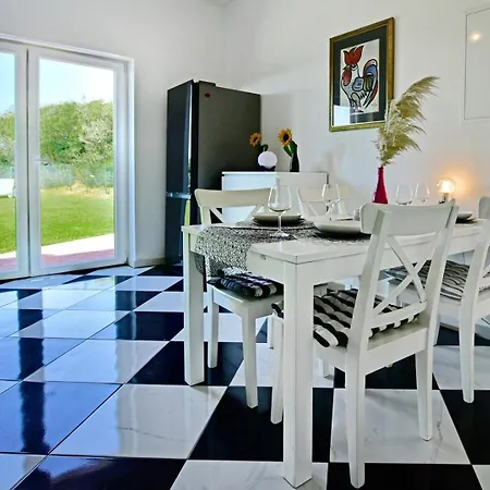 Casa Lavanda Shared Pool Nyaraló Vrsar
